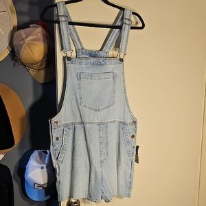 Universal Thread Overhalls Shorts